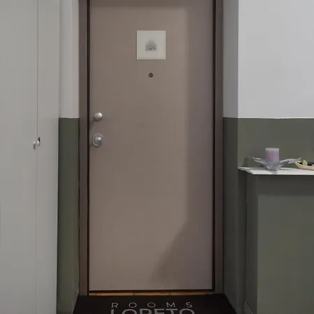 לינה וארוחת בוקר Loreto Prestige - Parking Free & Bulb Gym