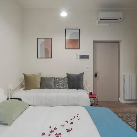 לינה וארוחת בוקר Loreto Prestige - Parking Free & Bulb Gym 4*