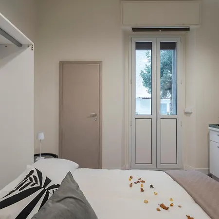 Loreto Prestige - Parking Free & Bulb Gym 4* מילאנו