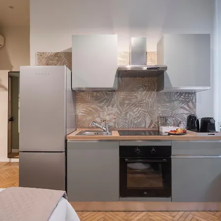 לינה וארוחת בוקר Loreto Prestige - Parking Free & Bulb Gym 4*