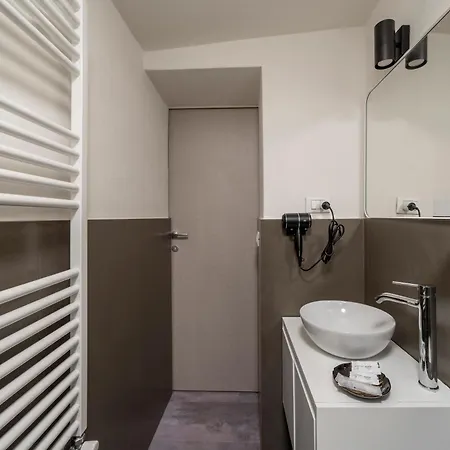 Loreto Prestige - Parking Free & Bulb Gym 4* מילאנו