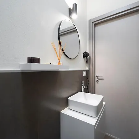 Loreto Prestige - Parking Free & Bulb Gym מילאנו