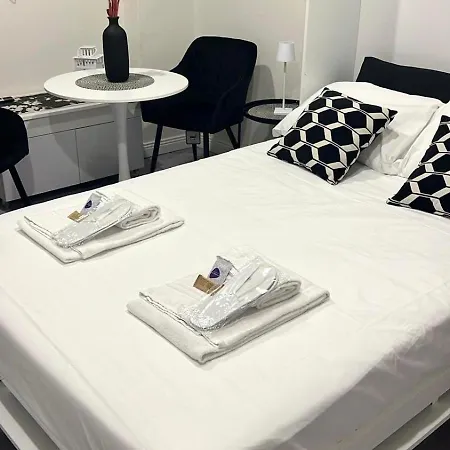 Loreto Prestige - Parking Free & Bulb Gym מילאנו